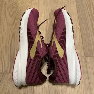 NEW, NEVER WORN Women Brooks Launch 6, size 8, width Medium